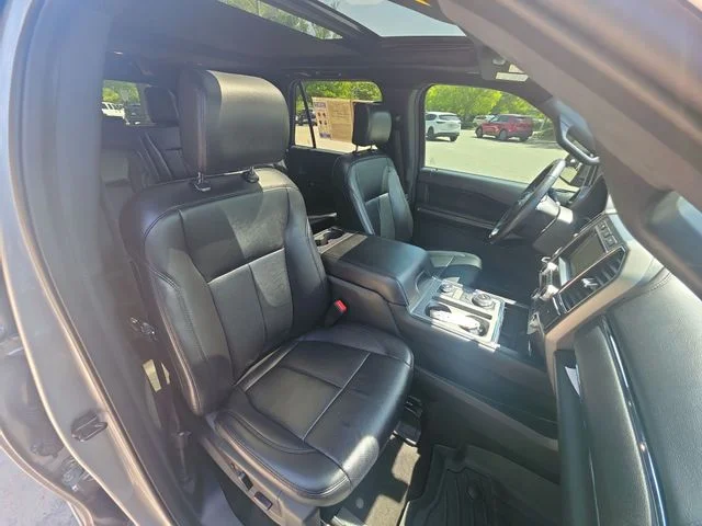 Used 2020 Silver Ford XLT image 27