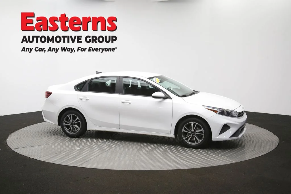 Used 2023 White Kia LXS image 46