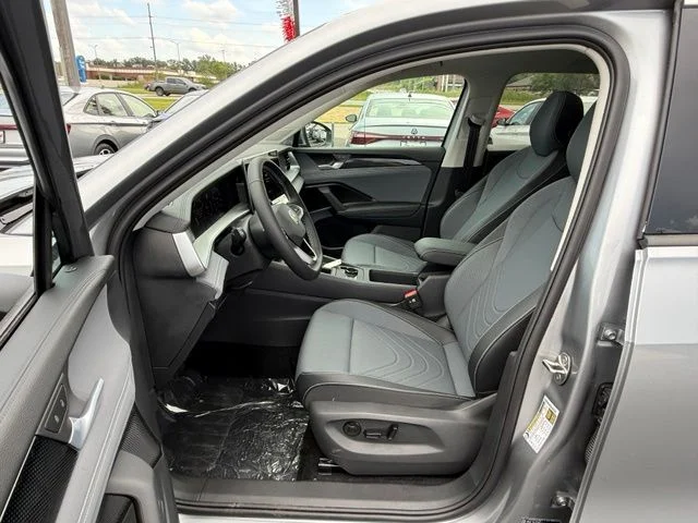 New 2026 Silver Volkswagen 2.0T SE image 8