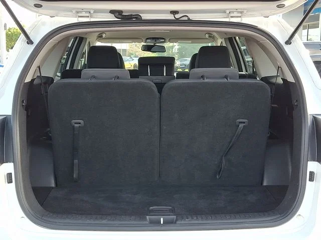 Used 2019 White Kia LX image 30