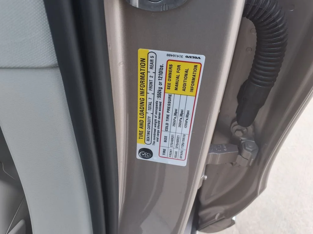 Certified Used 2024  Volvo B6 Plus Bright Theme image 39
