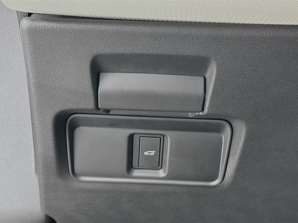 New 2025 Hakuba Silver LAND ROVER Dynamic SE image 11