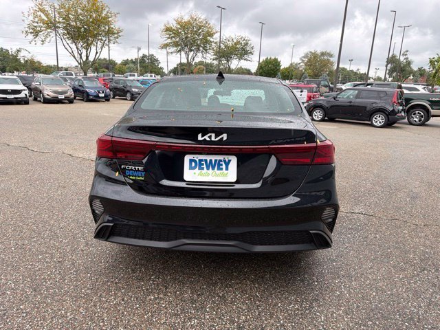 Used 2022 Aurora Black Kia LXS image 4