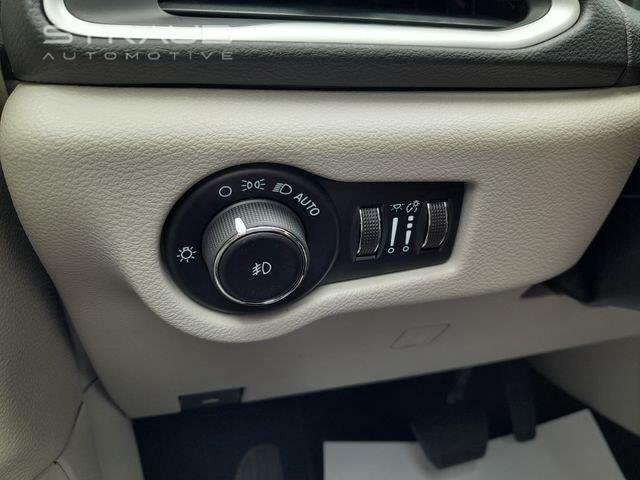 Used 2022 Brilliant Black Crystal Pearlcoat Chrysler Touring L image 18