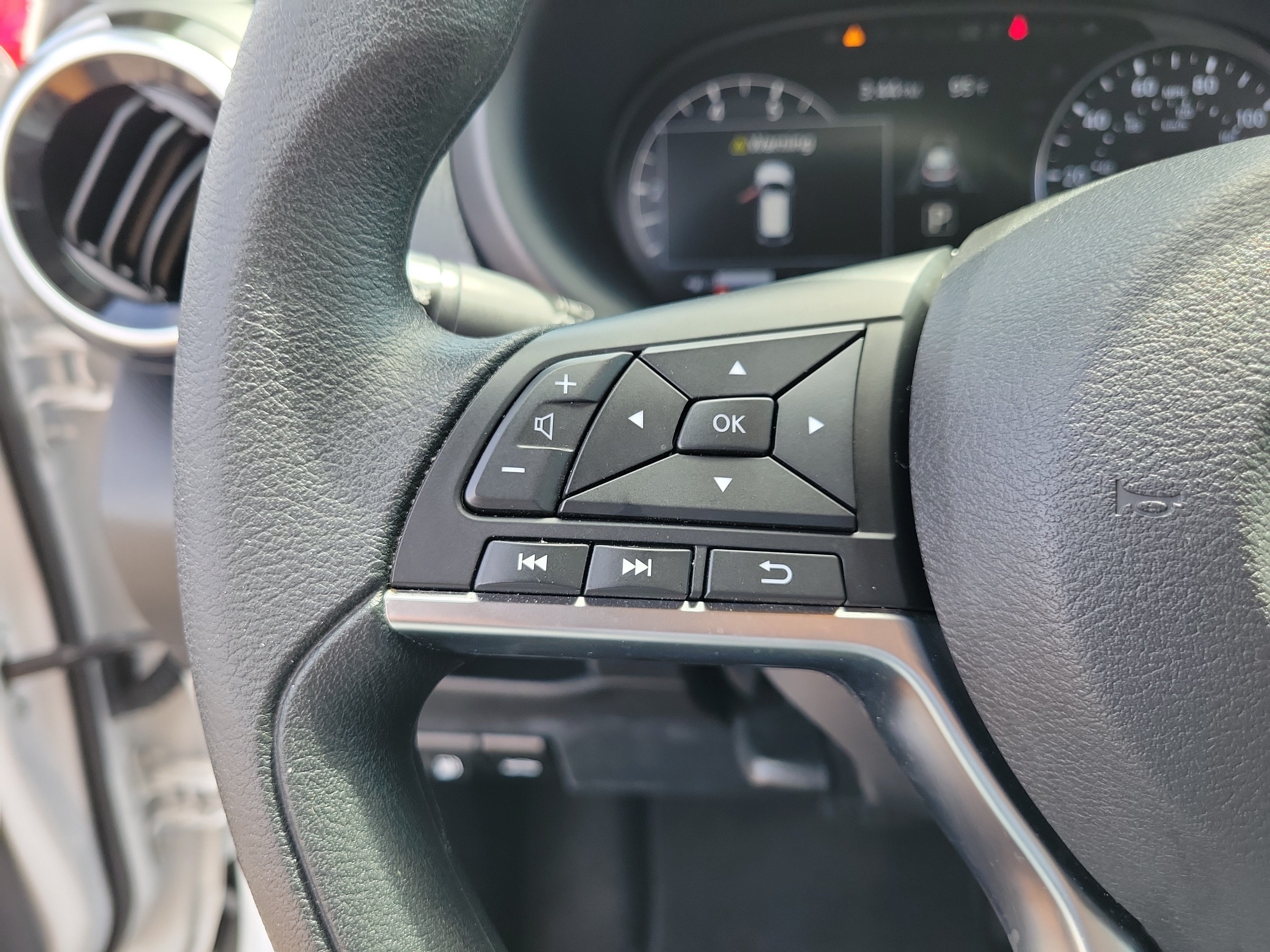 Used 2024 Aspen White Tricoat/Super Black Nissan SV image 24