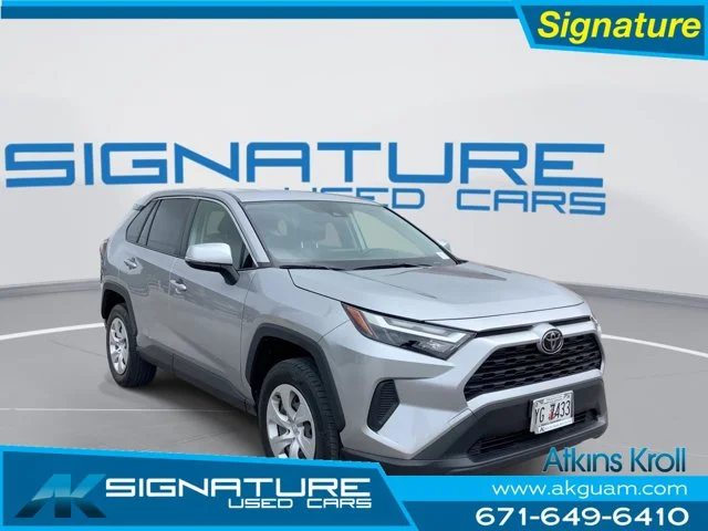2024 Toyota RAV4 LE FWD's photo