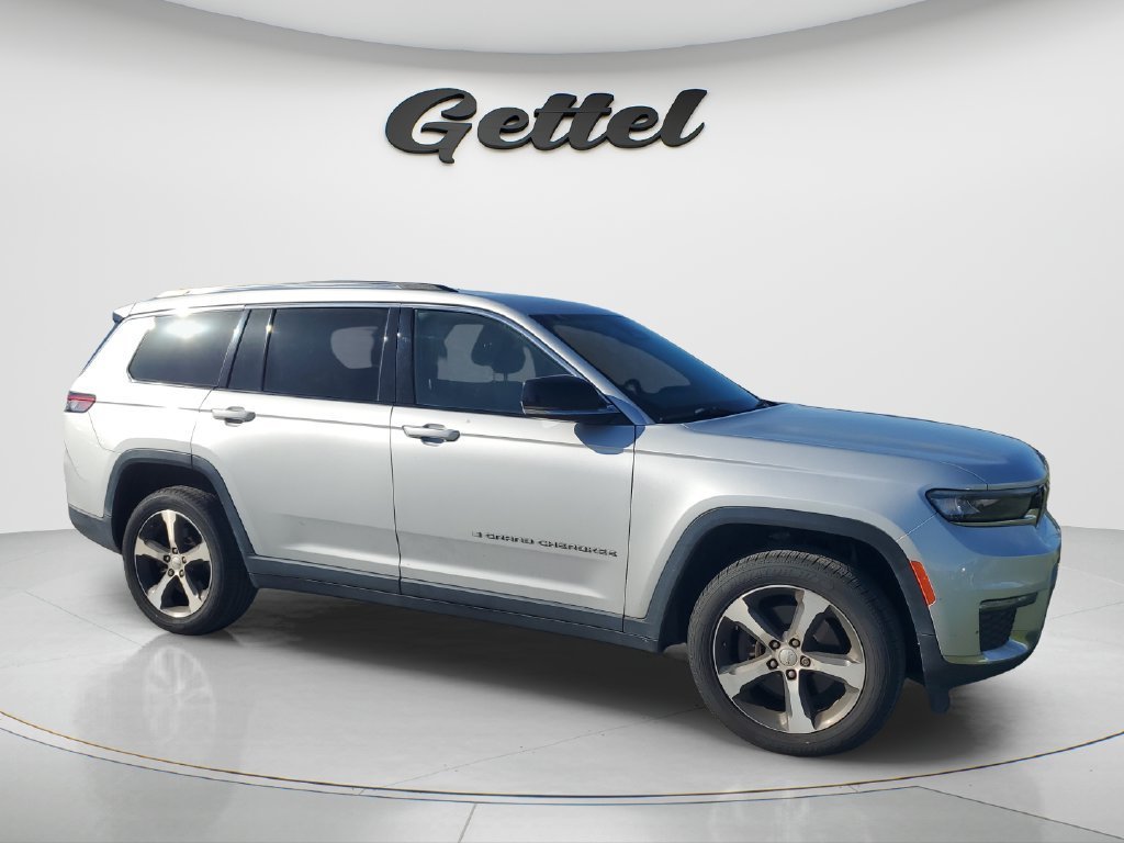 Used 2023 Silver Zynith Jeep Limited image 2