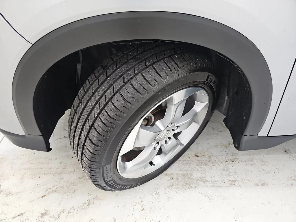 Used 2018 Silver Honda LX image 35