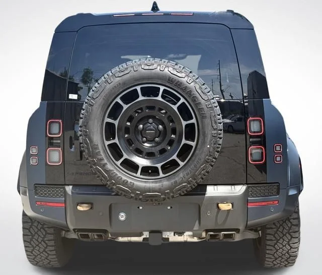 Certified Used 2026 Blue Land Rover OCTA image 7