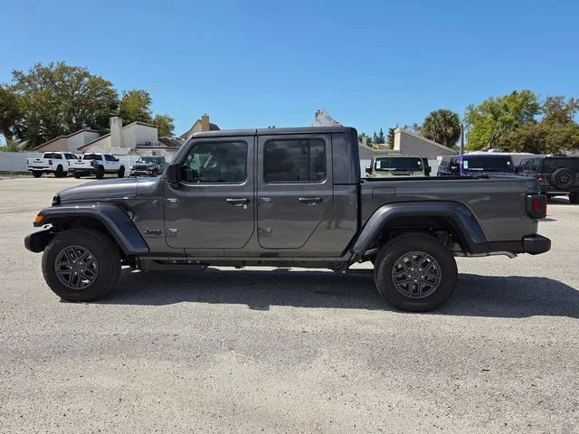 New 2026 Granite Crystal Metallic Clearcoat Jeep Sport S image 4