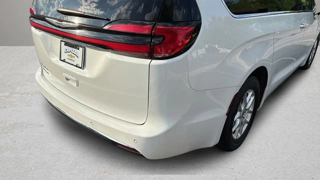 Used 2024 White Chrysler Touring L image 38