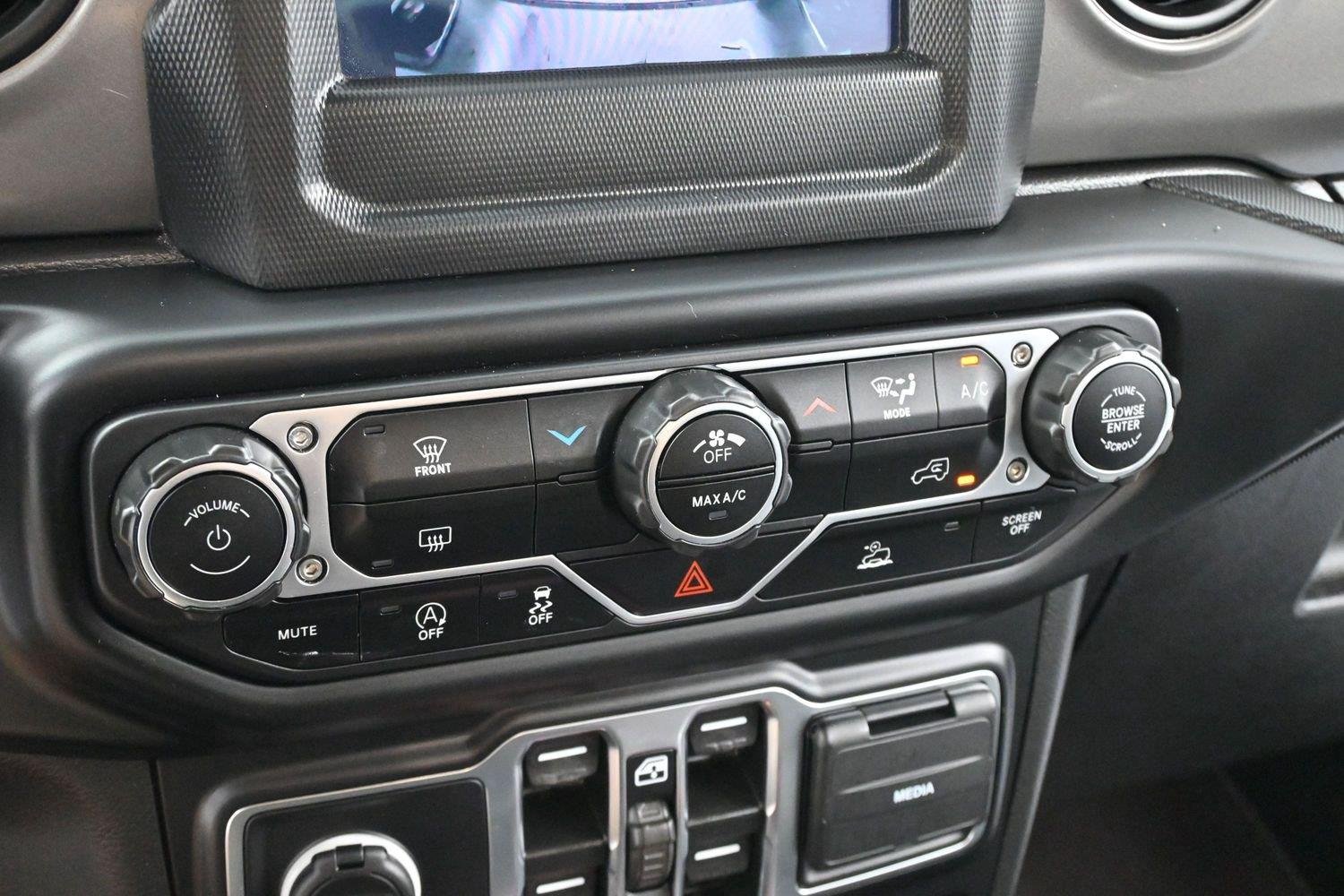 Used 2023 Granite Crystal Metallic Clearcoat Jeep Sport S image 21