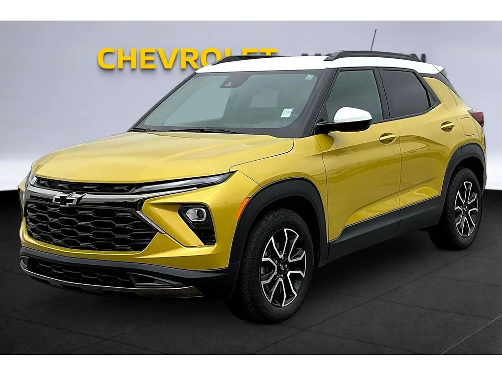 Used 2025 Nitro Yellow Metallic Chevrolet ACTIV image 9