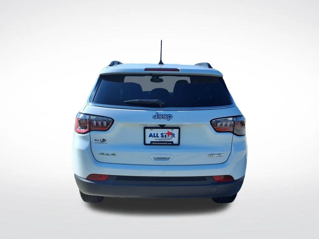 Used 2025 White Jeep Latitude image 7