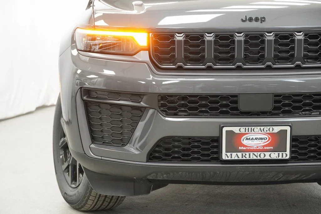 New 2026 Baltic Gray Metallic Clear-Coat Exterior Paint Jeep Laredo Altitude image 6