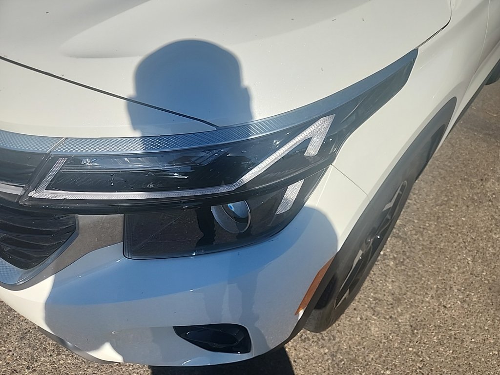 Used 2024 White Kia EX image 5