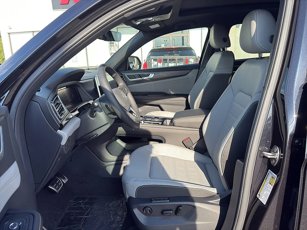 New 2026 Deep Black Pearl Volkswagen 2.0T SEL R-Line Black 4MOTION image 15