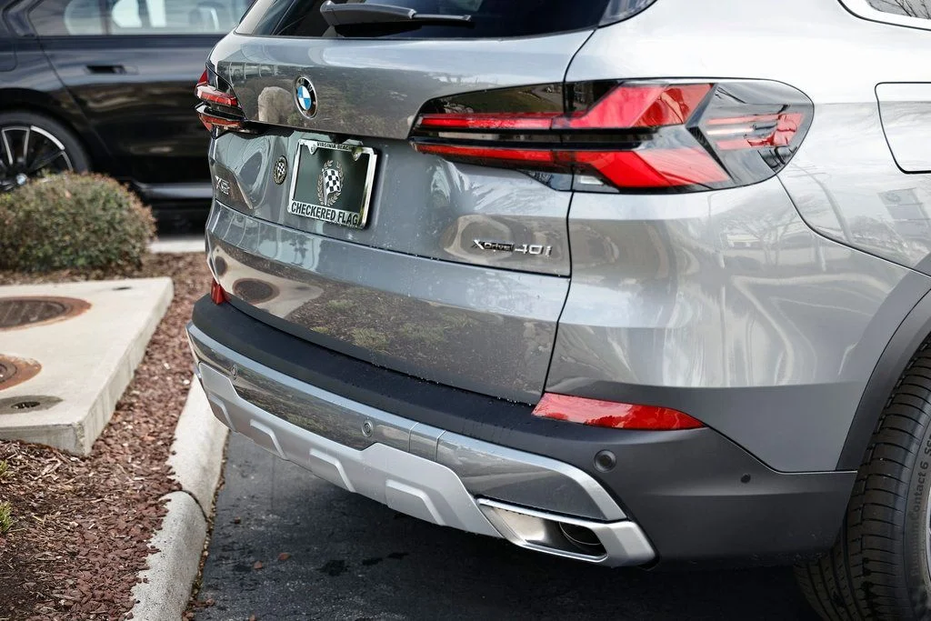 New 2026 Skyscraper Grey Metallic BMW xDrive40i image 9