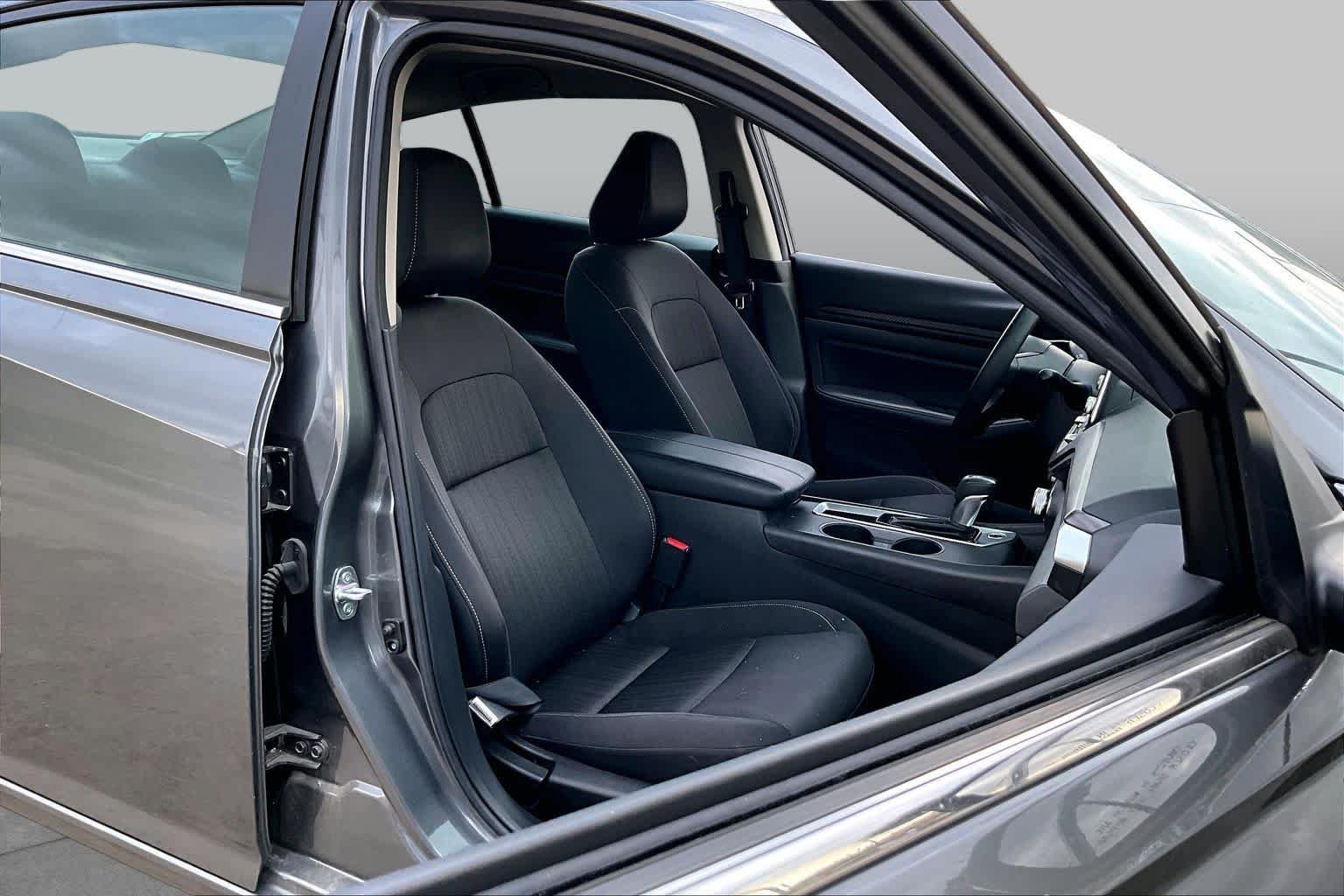 Used 2025 Gun Metallic Nissan SV image 9