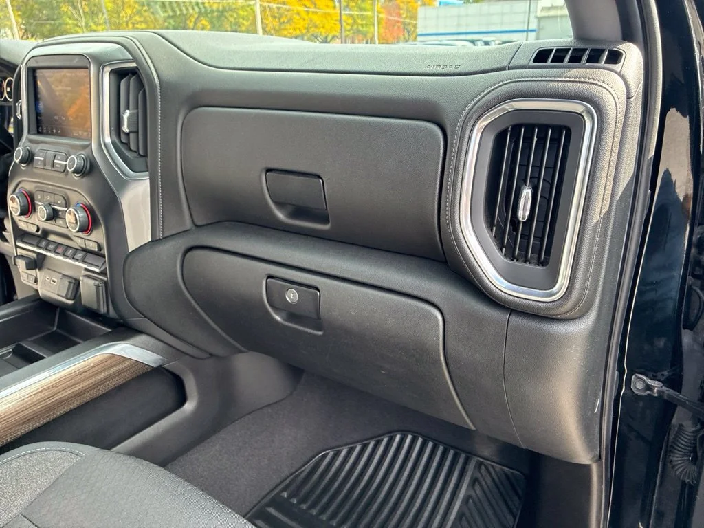 Used 2019 BLACK Chevrolet RST image 33