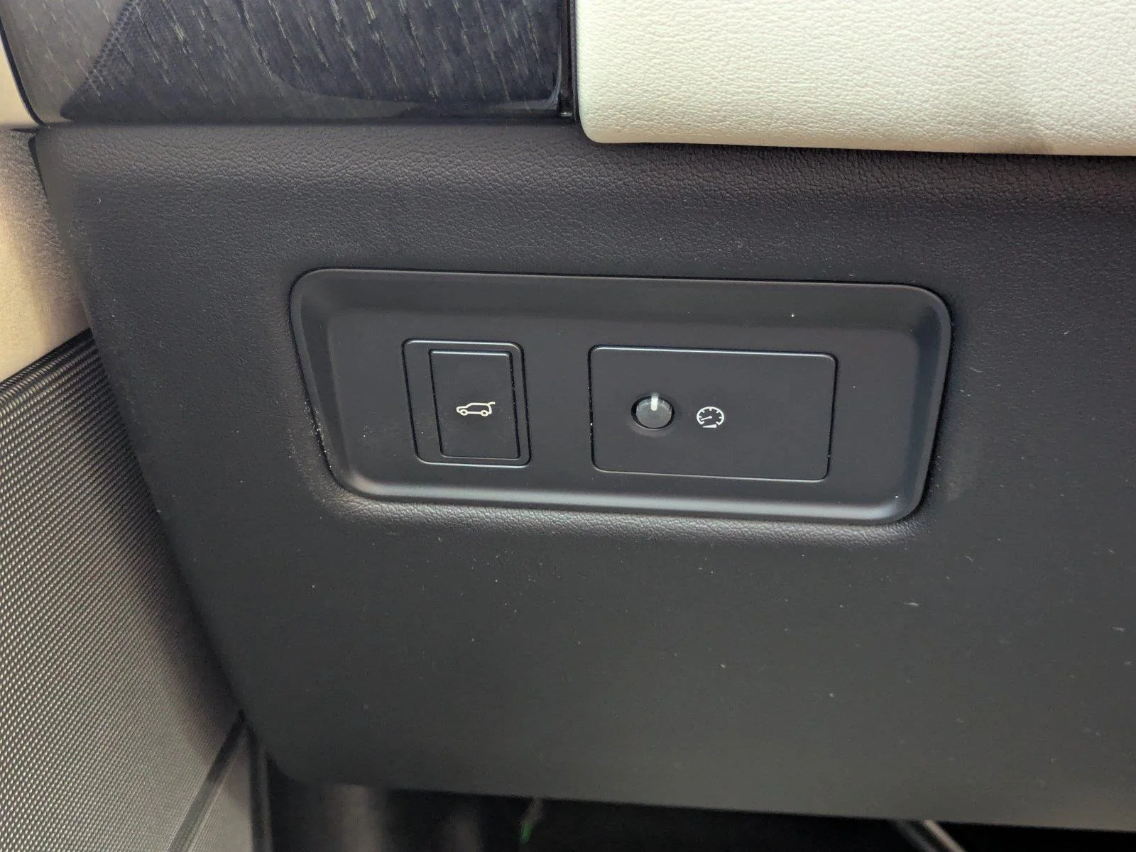 Used 2021 Carpathian Grey Land Rover HSE Silver Edition image 23
