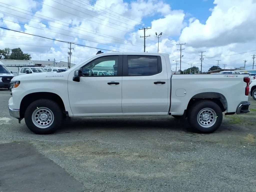 New 2026 Summit White Chevrolet WT image 26