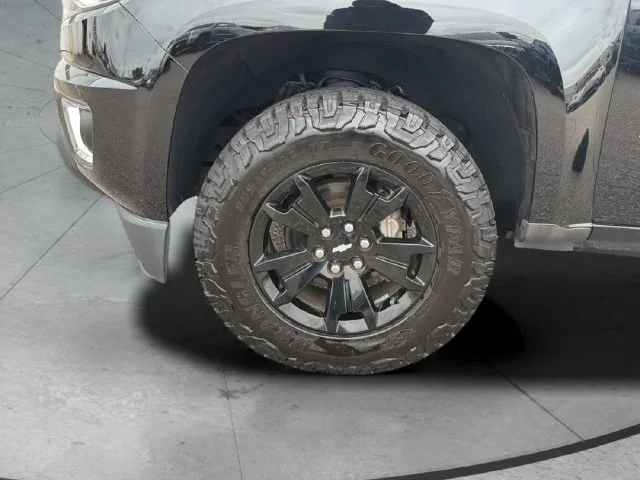 Certified Used 2018 BLACK Chevrolet 4WD Z71 image 30