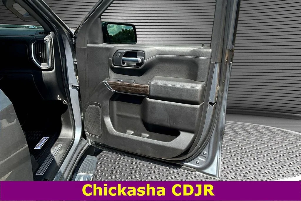 Used 2020 Gray Chevrolet LT image 28
