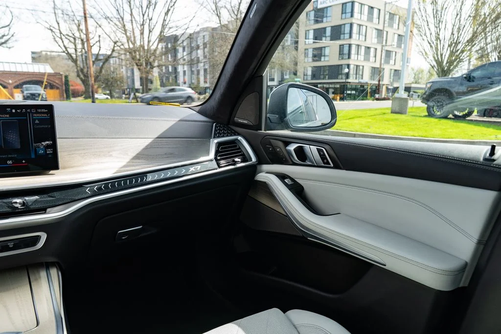 Used 2023 Gray BMW xDrive40i image 11