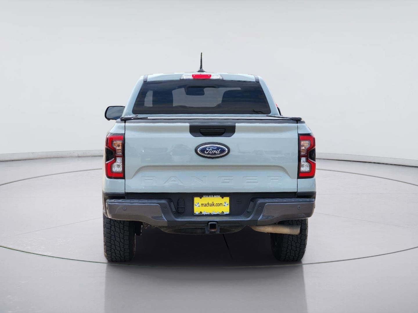 Used 2024 Cactus Gray Ford LARIAT image 5