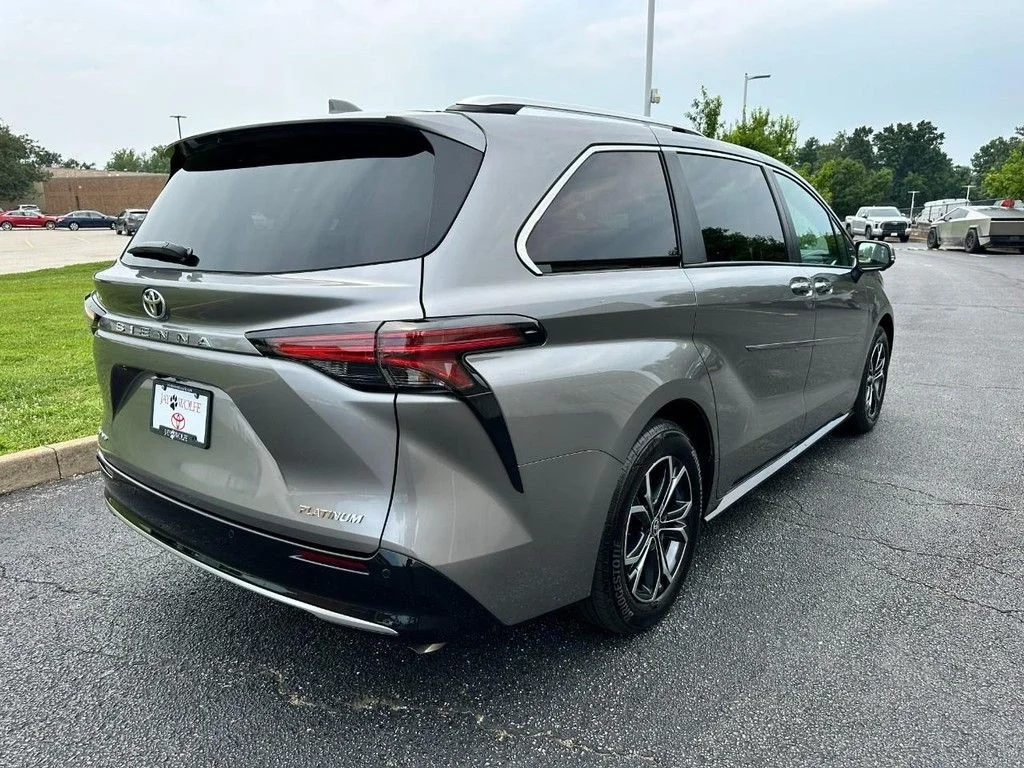 Used 2026  Toyota Platinum image 3