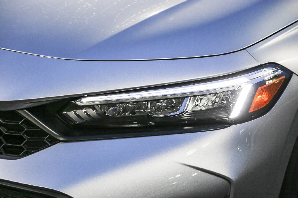 New 2026 Solar Silver Metallic Honda LX image 4