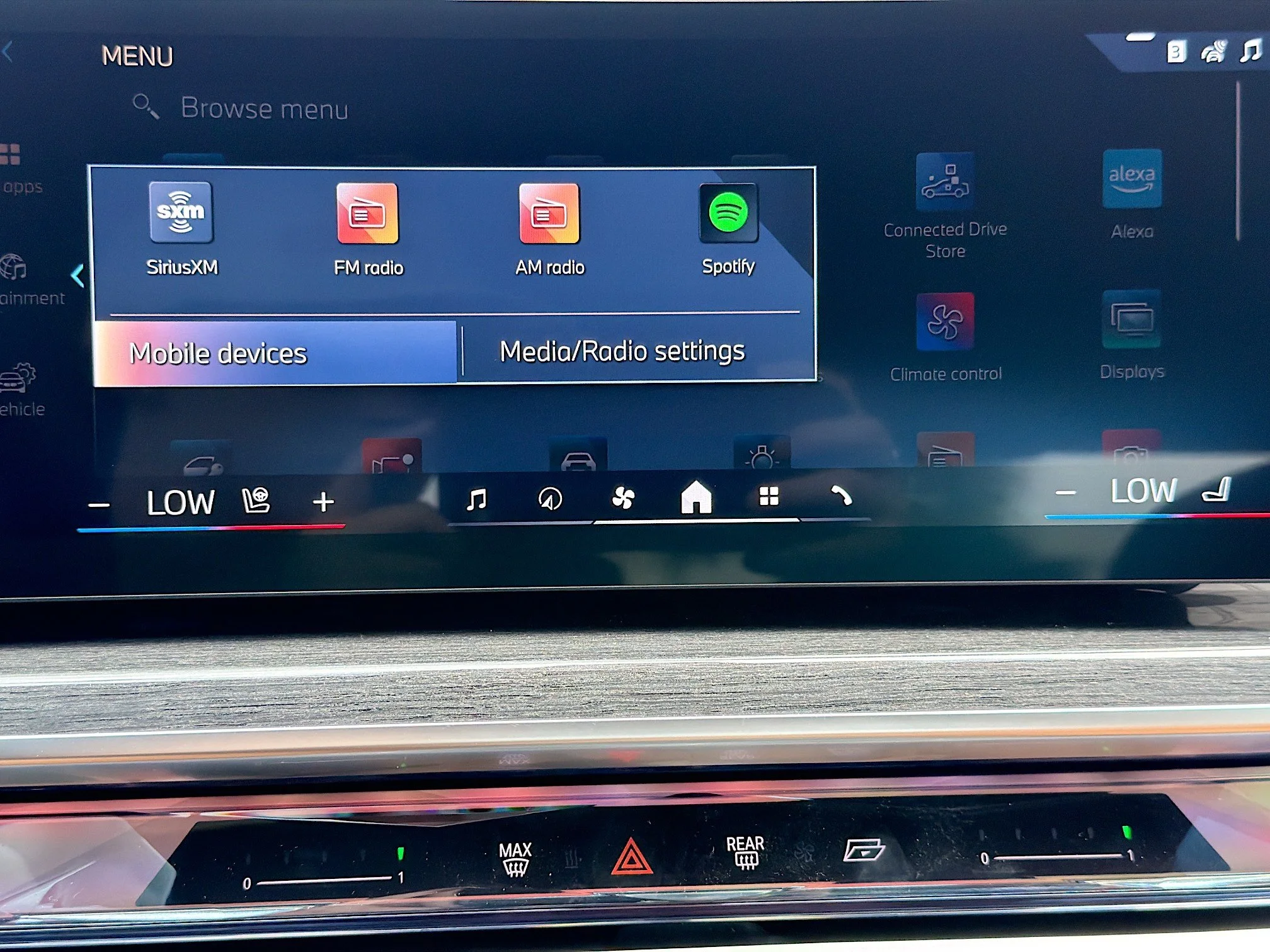 New 2026 Mineral White Metallic BMW 740i image 31