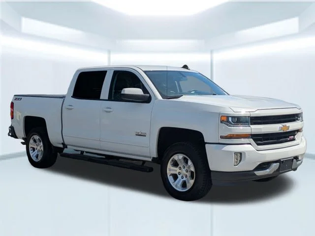 Used 2017 White Chevrolet LT image 8