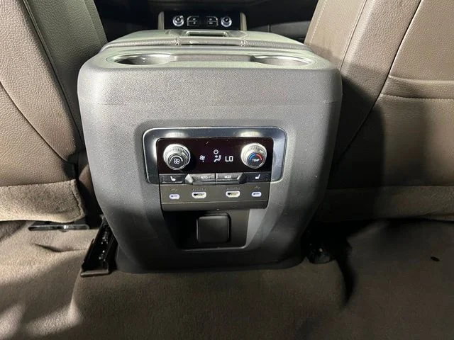 Used 2021 White GMC Denali image 37