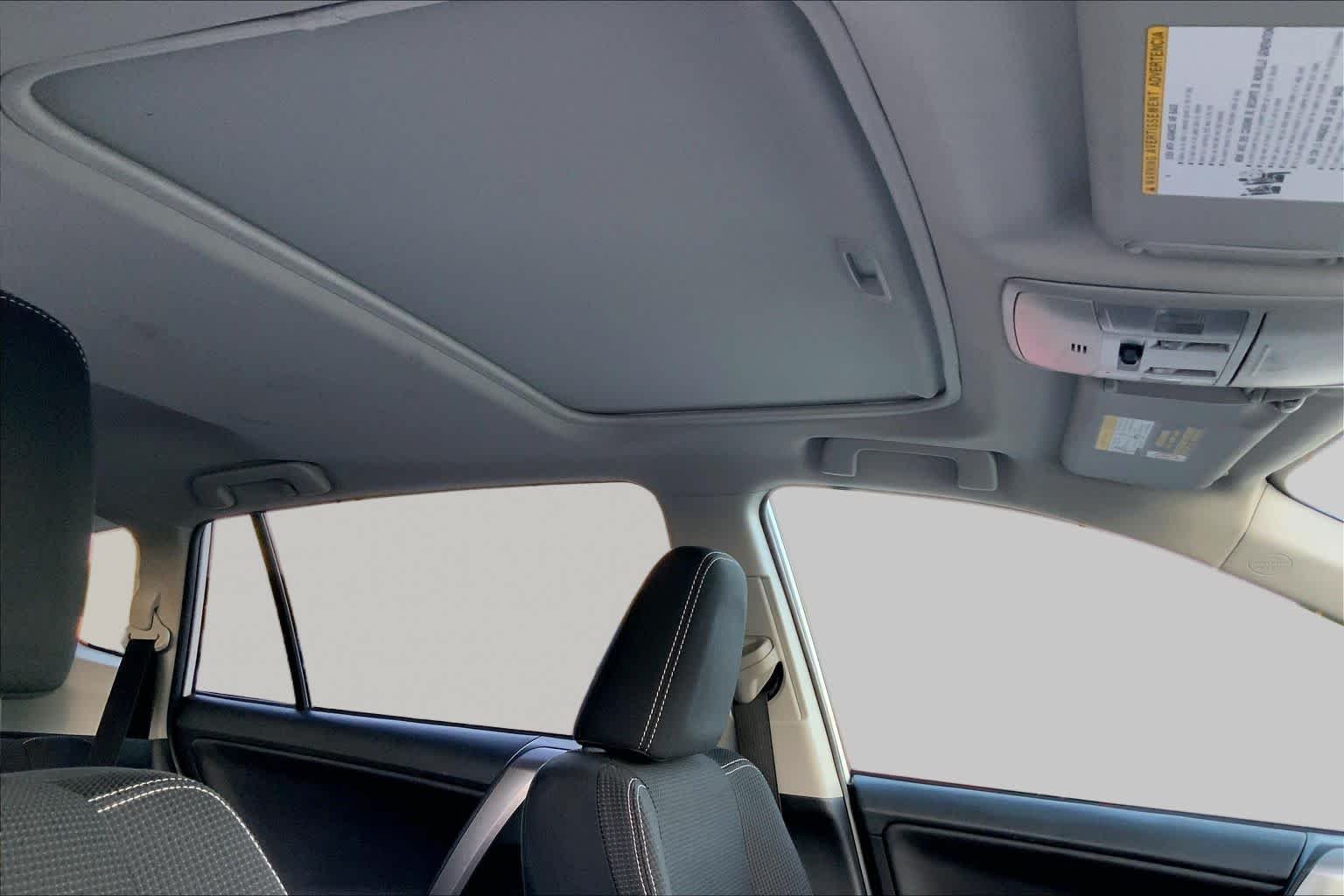 Used 2018 Super White Toyota XLE image 13