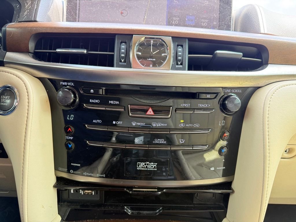 Used 2017  Lexus 570 image 15
