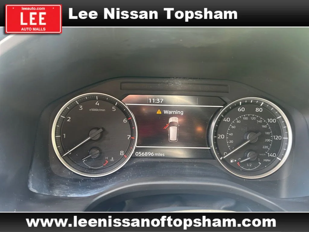 Used 2022 Silver Mitsubishi SE image 24