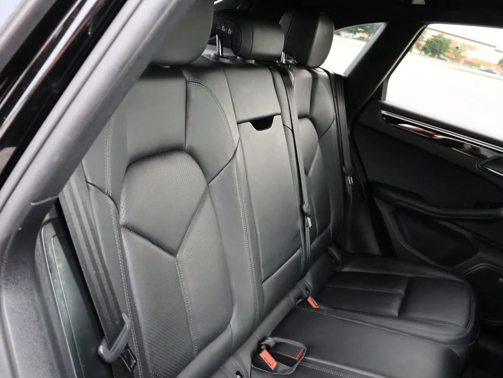 Used 2018  Porsche Base image 13