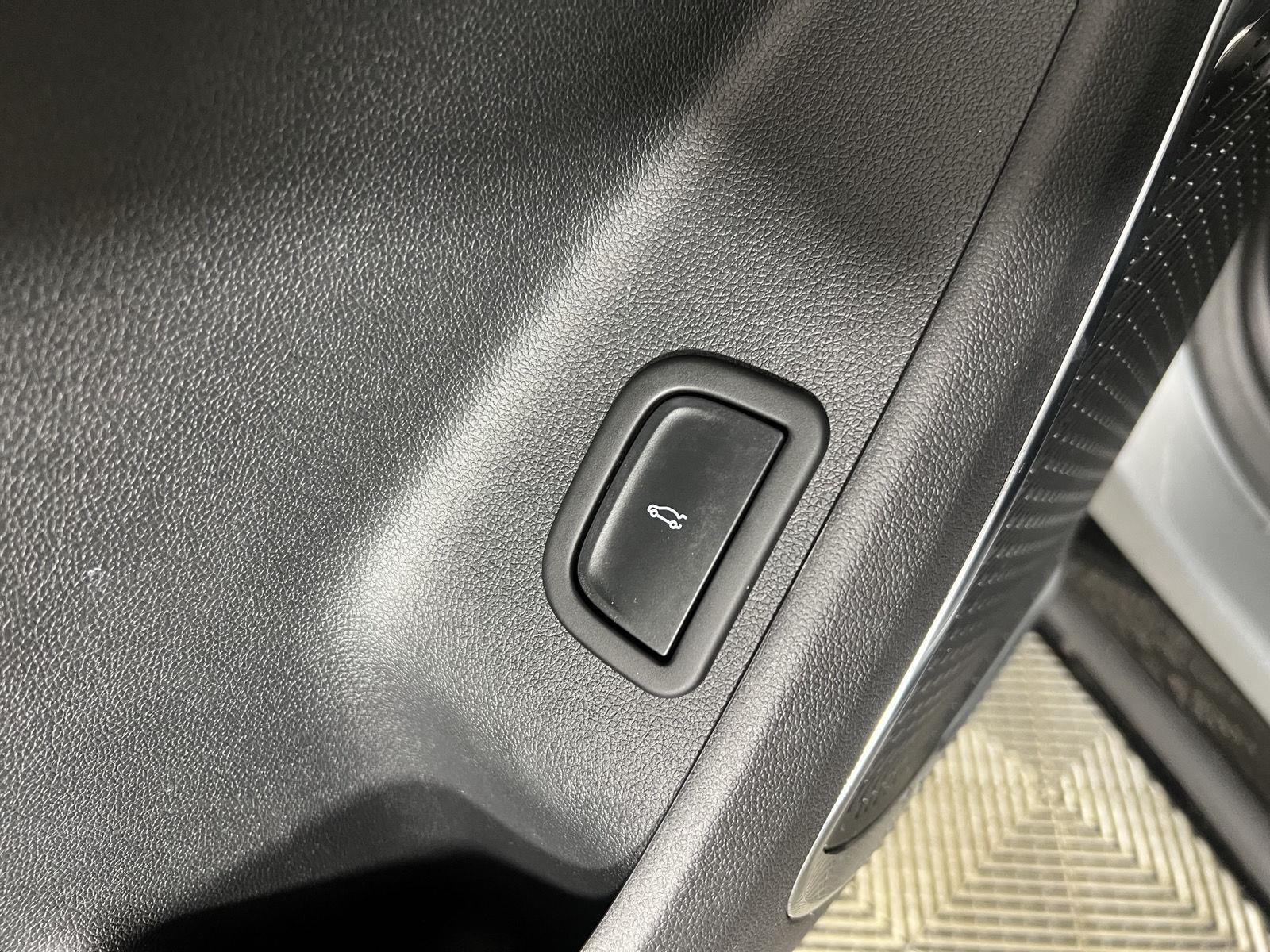 Used 2025 Sterling Gray Metallic Chevrolet AWD RS image 18