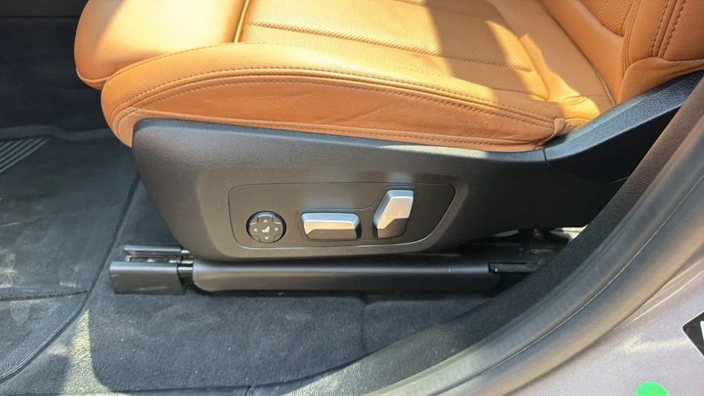 Used 2023 Gray BMW xDrive30i image 34