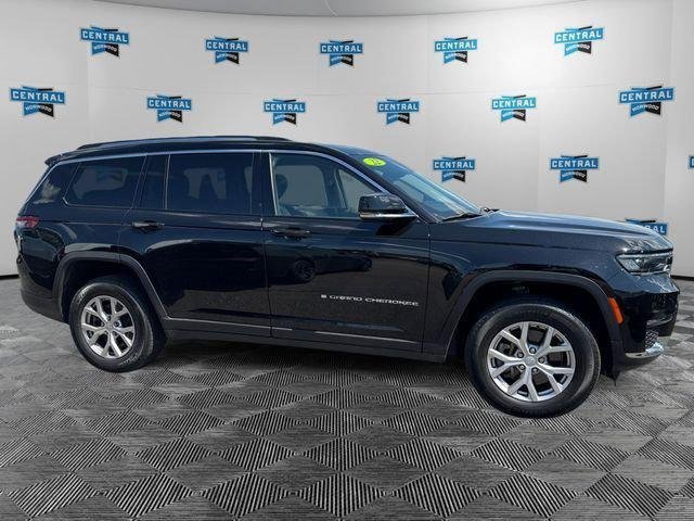 Used 2022 Diamond Black Crystal Pearlcoat Jeep Limited image 7