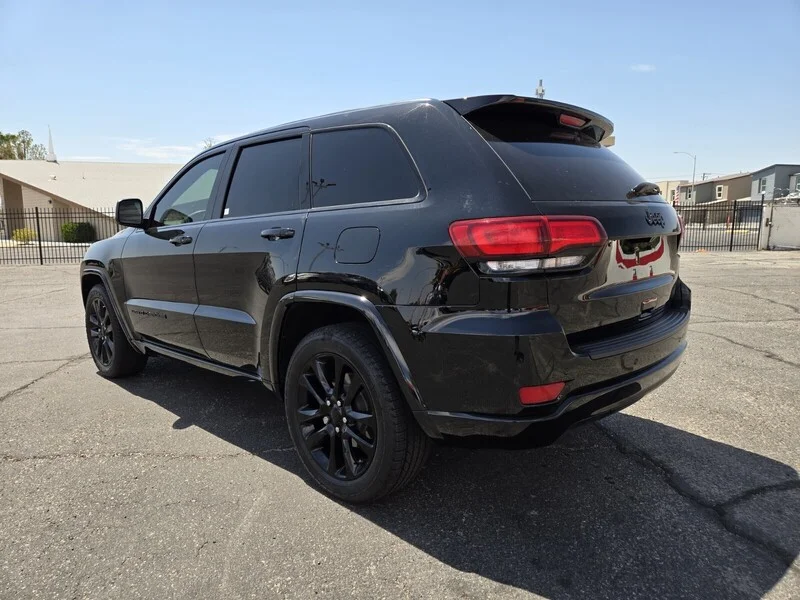 Used 2020 Diamond Black Crystal Pearlcoat Jeep Altitude image 4
