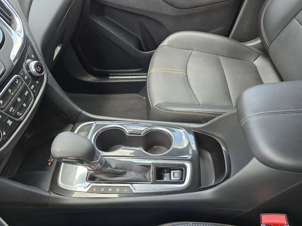 Used 2023 Iridescent Pearl Tricoat Chevrolet Premier image 17
