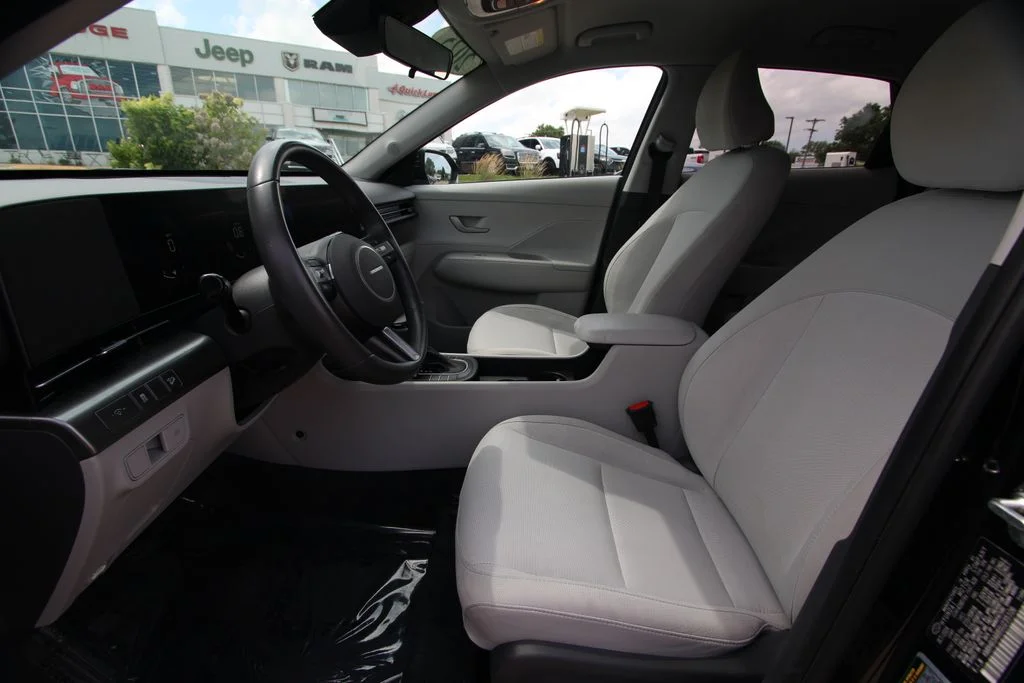 Used 2025 Black Hyundai SEL image 6