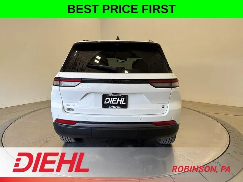 New 2026 Bright White Clear-Coat Exterior Paint Jeep Limited image 6