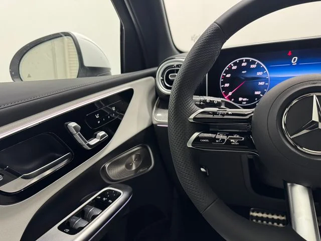 New 2026 MANUFAKTUR Moonlight Whit Mercedes-Benz GLC 300 image 22