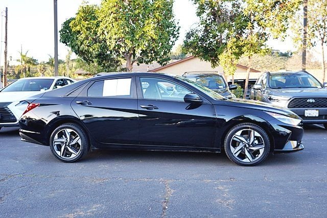 Used 2023 Black Hyundai SEL image 6