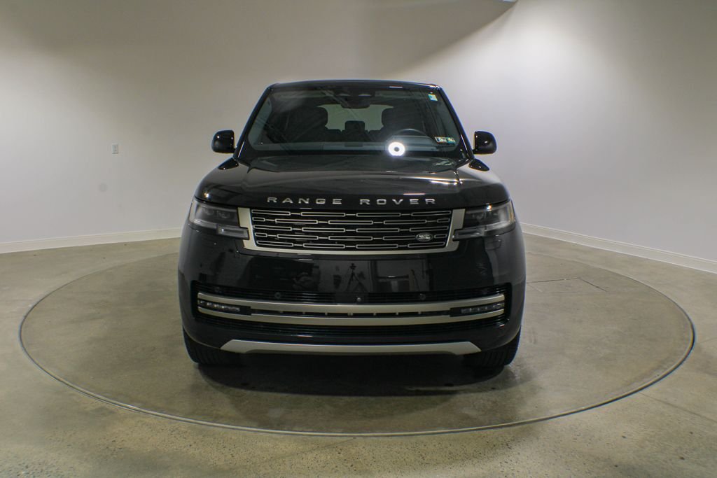 Used 2024 Santorini Black Metallic Land Rover SE image 9