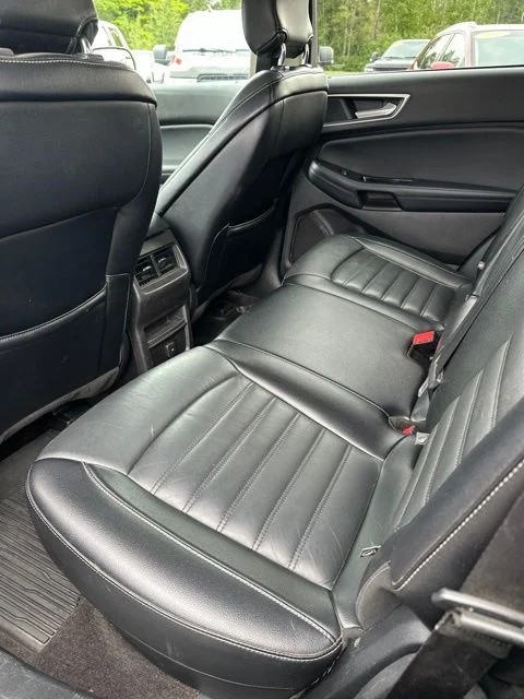 Used 2018 Magnetic Ford SEL image 12